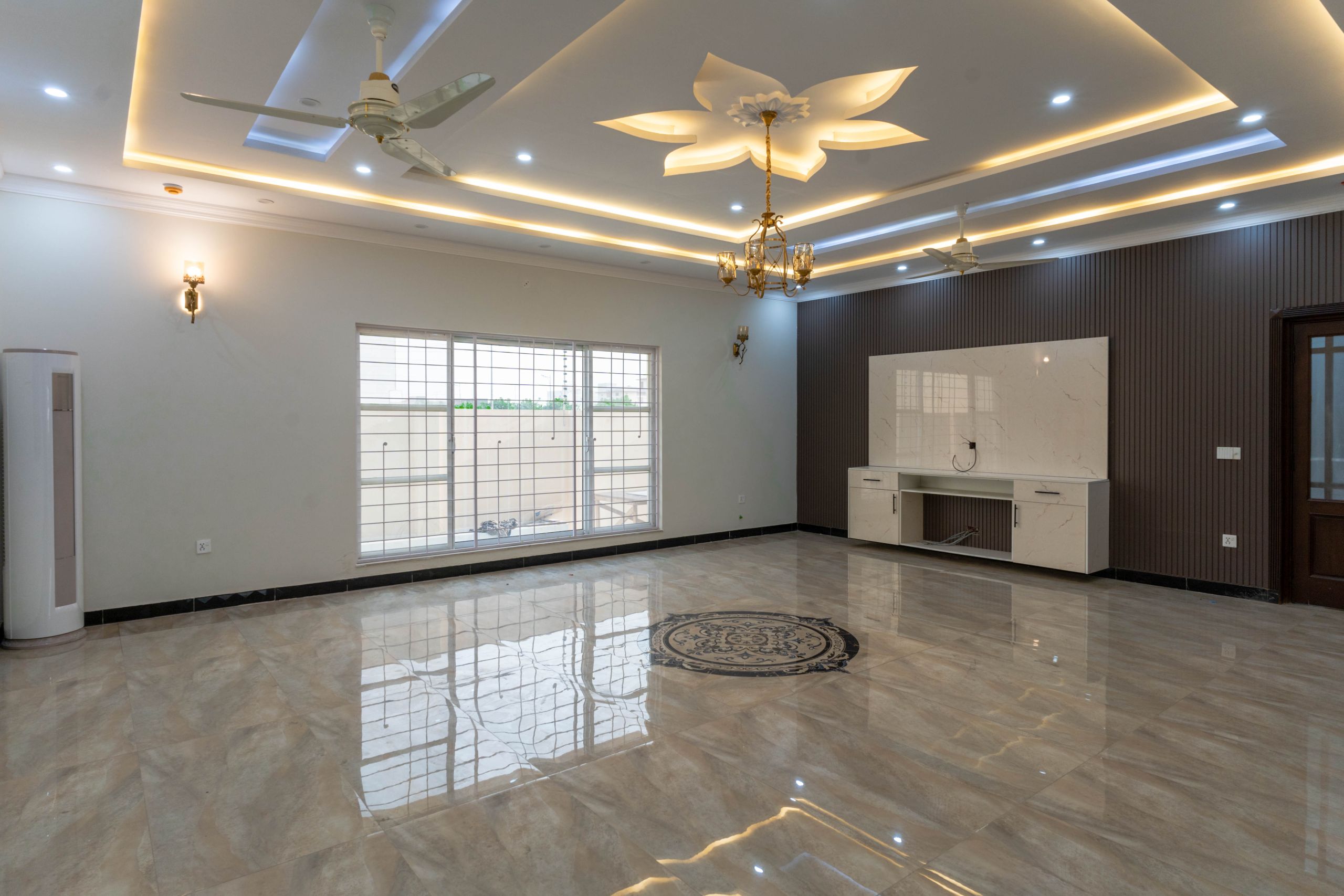 how-to-choose-the-right-flooring-ceiling-materials-in-dubai